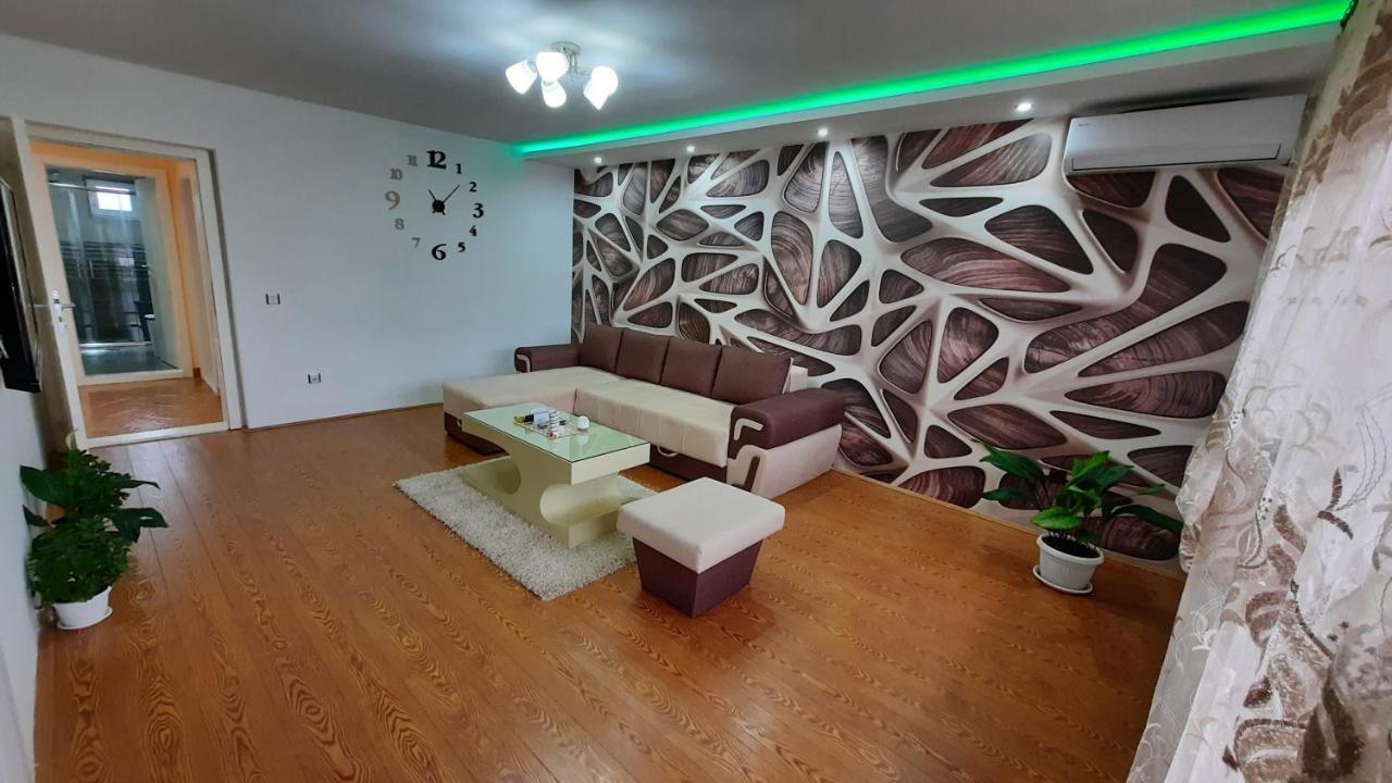 Exclusive Apartment Парачин Екстериор снимка