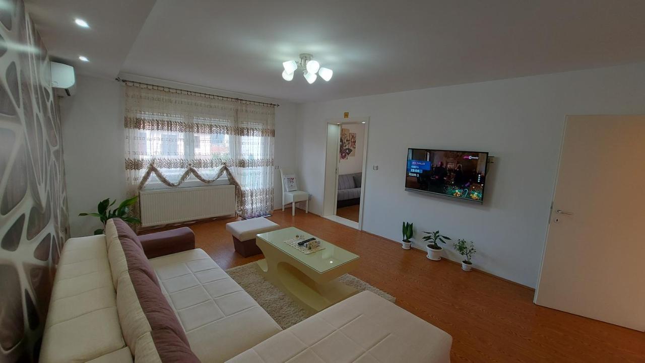 Exclusive Apartment Парачин Екстериор снимка