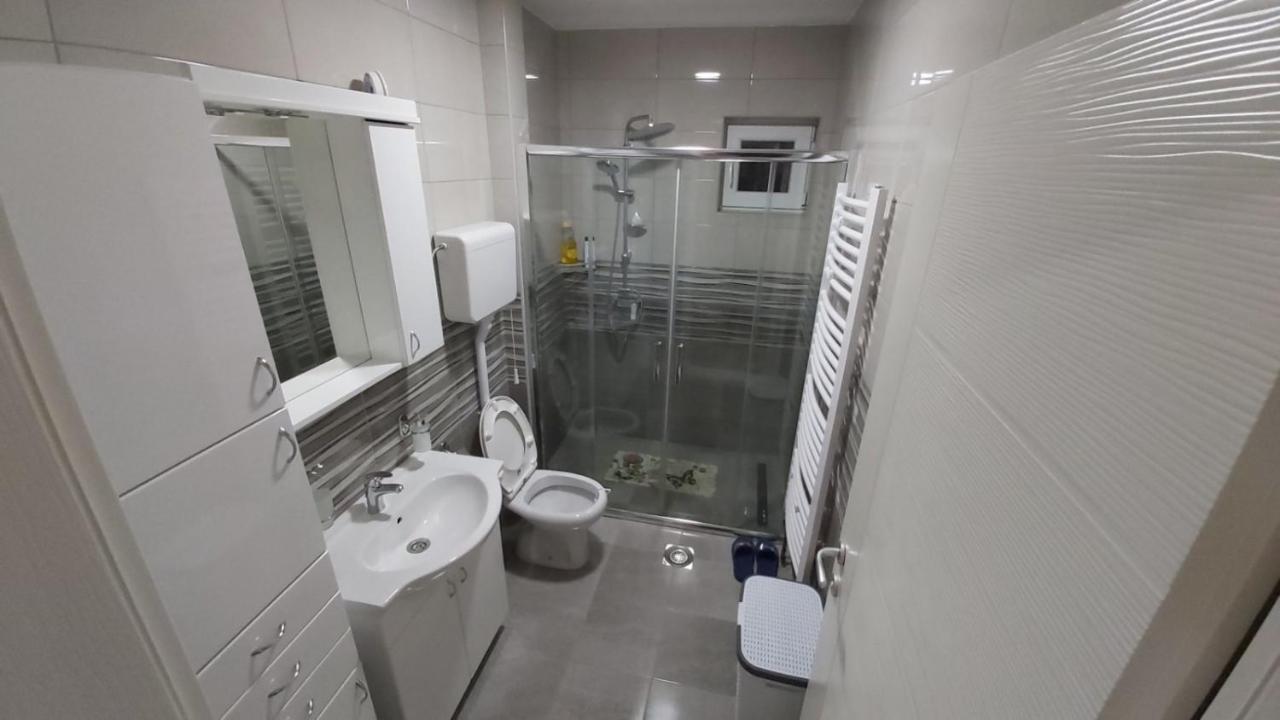 Exclusive Apartment Парачин Екстериор снимка