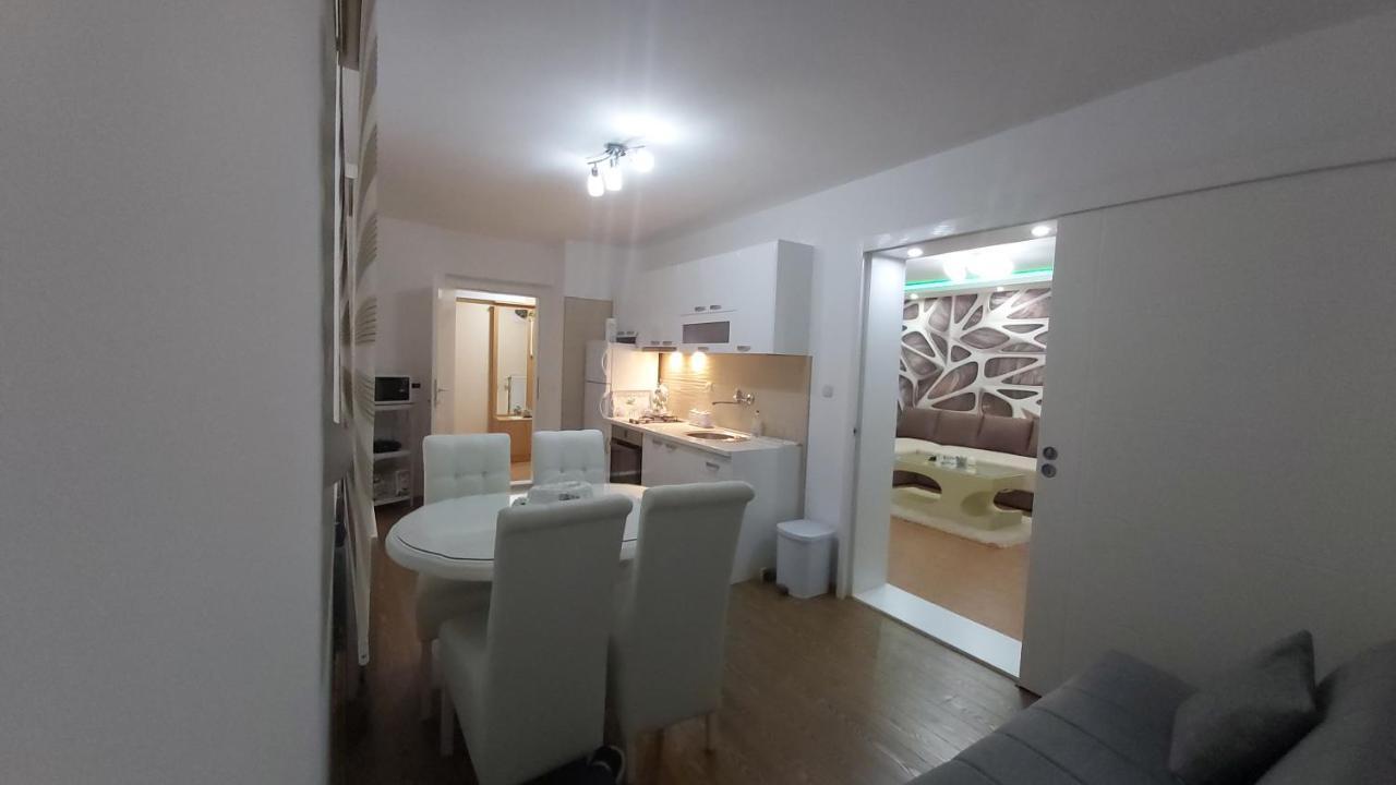 Exclusive Apartment Парачин Екстериор снимка